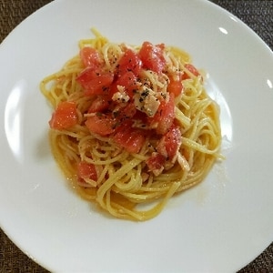夏の冷製パスタ、トマトとニンジンのスパゲッティーニ